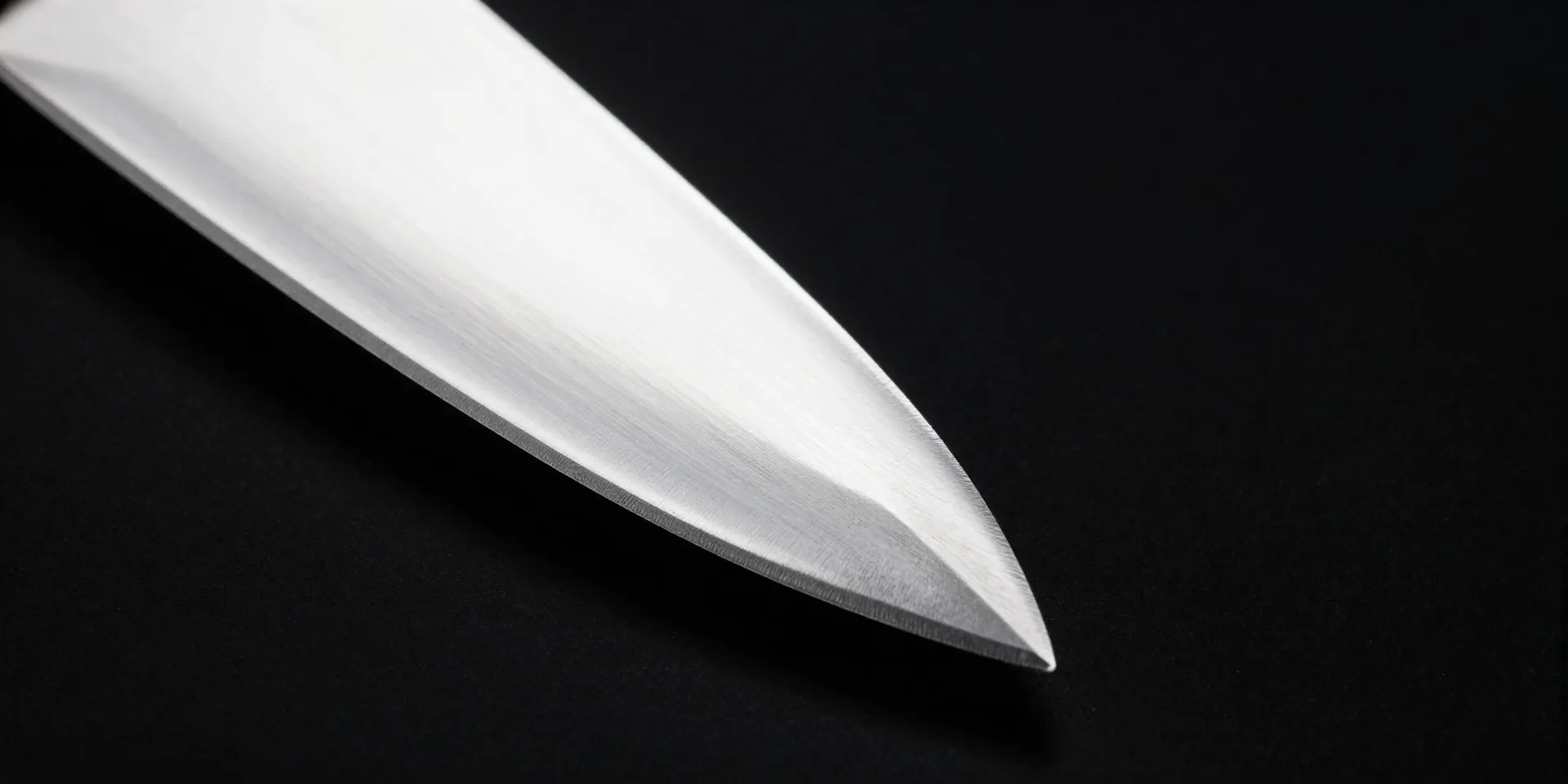 Blue Steel vs White Steel: Which One Is Easier to Deburr Cleanly?