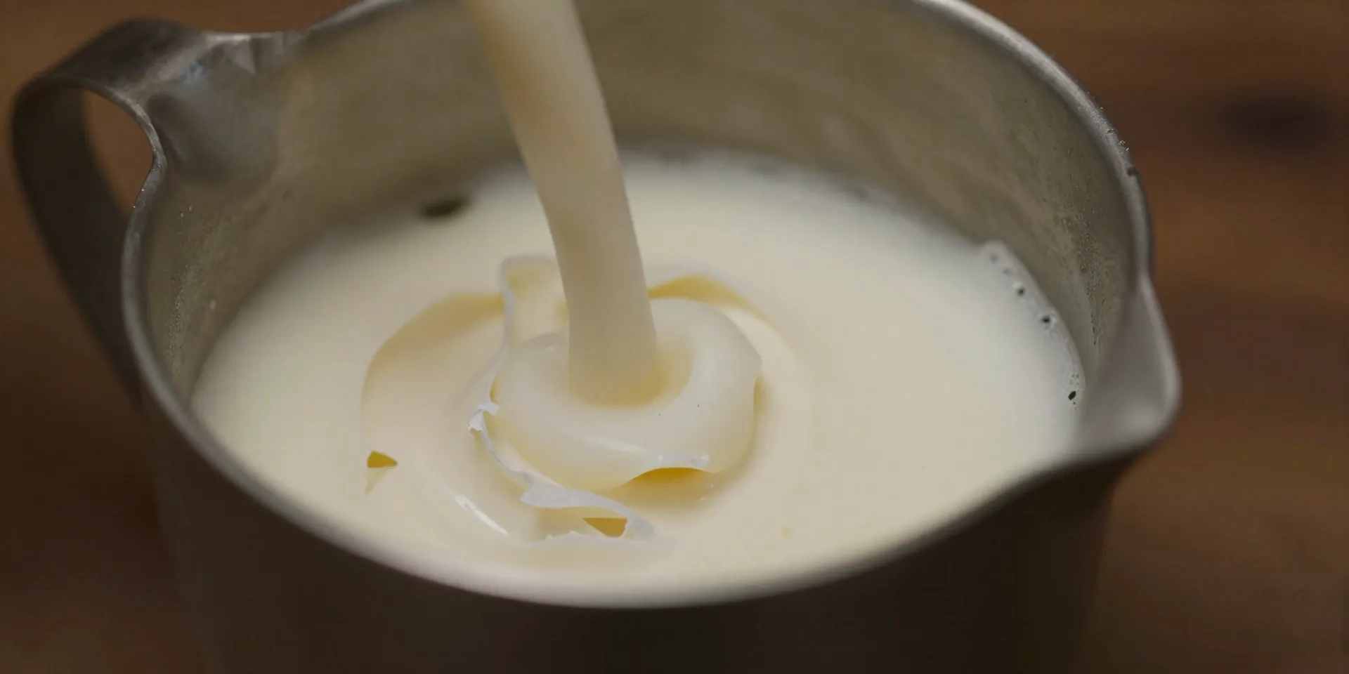 Candle Dye, Mica, or None? What Beginners Should Use in Soy Candles