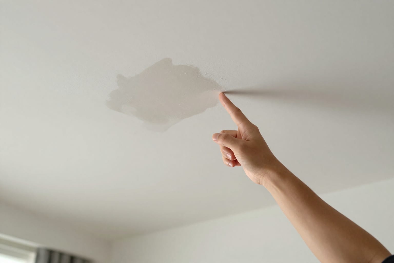 Roof Repair vs Full Replacement: 5 Signs It's Time to Decide