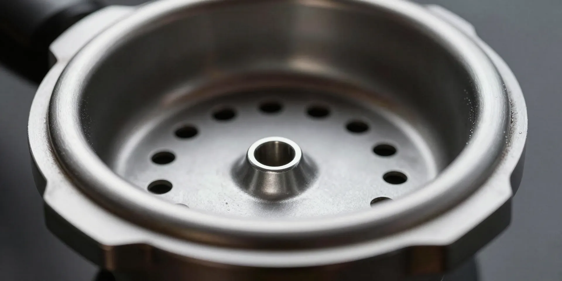 Portafilter Baskets: Pressurized vs Non-Pressurized - Which Should You Use?